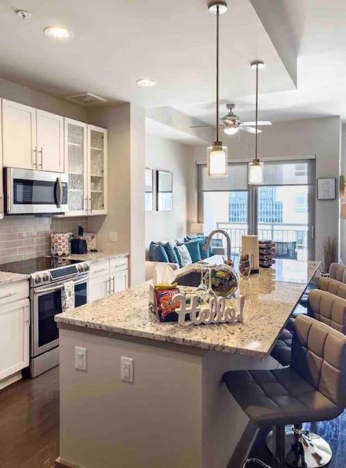 Modern Midtown Oasis Apartamento