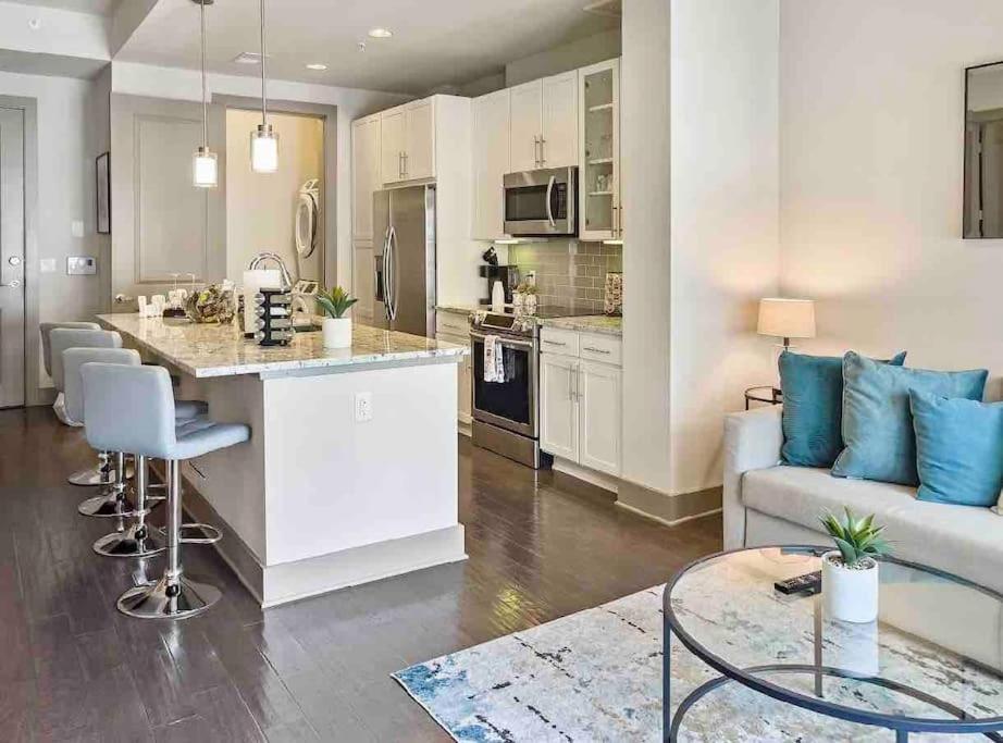 Modern Midtown Oasis *