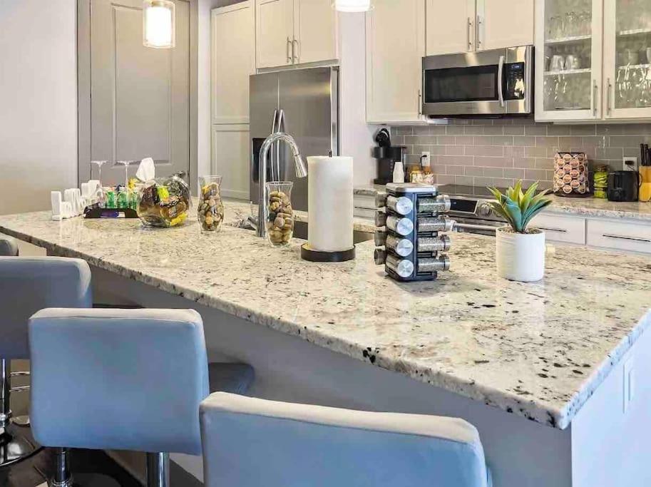 Modern Midtown Oasis Appartement